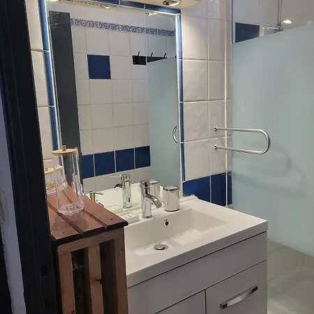 Lägenhet 2 Chbres Ideal Pour Ou Travail, Proche Centre Et Port, A 2km, Wifi *