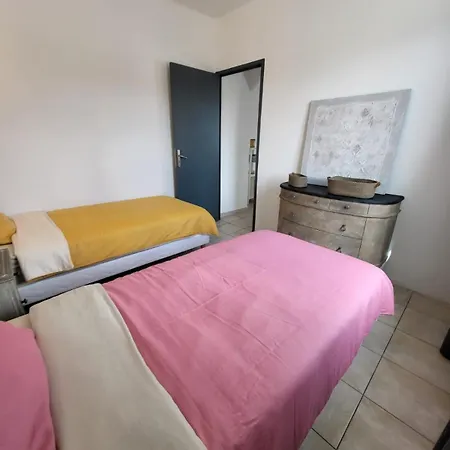 Apartment 2 Chbres Ideal Pour Ou Travail, Proche Centre Et Port, A 2km, Wifi *