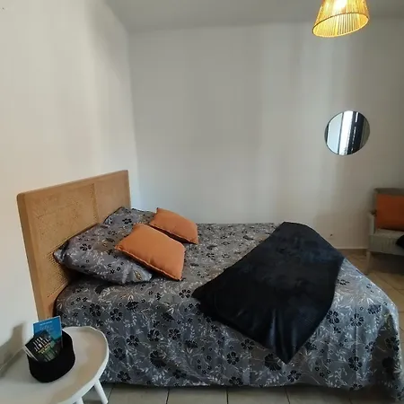 Apartment 2 Chbres Ideal Pour Ou Travail, Proche Centre Et Port, A 2km, Wifi